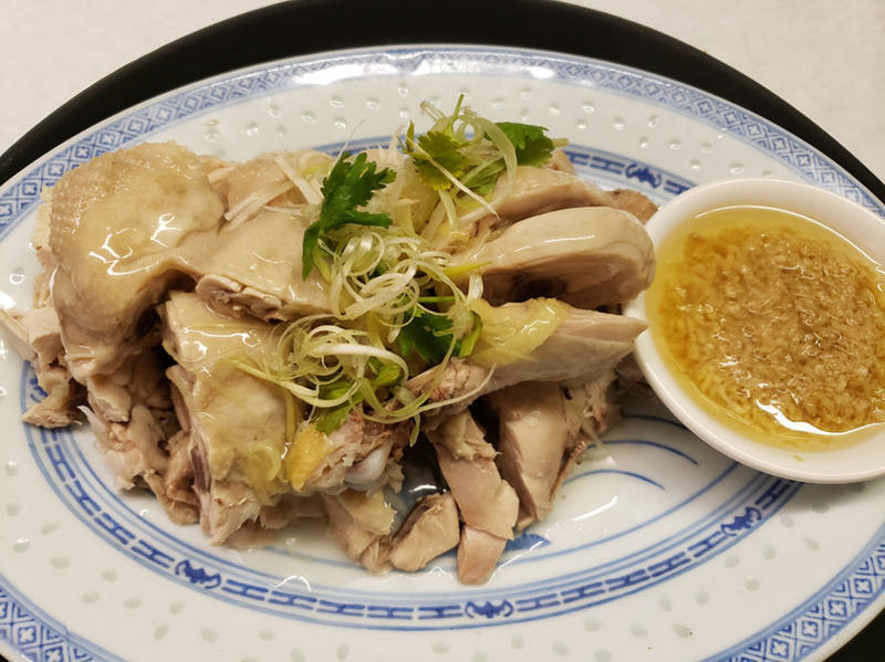 MT4. Steamed Chicken w. Ginger Sauce (Half)
